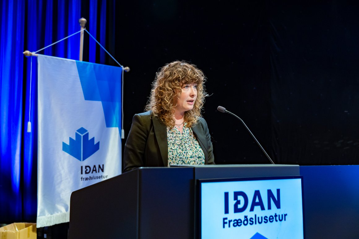 Fjöldi nýsveina fékk afhent sveinsbréf