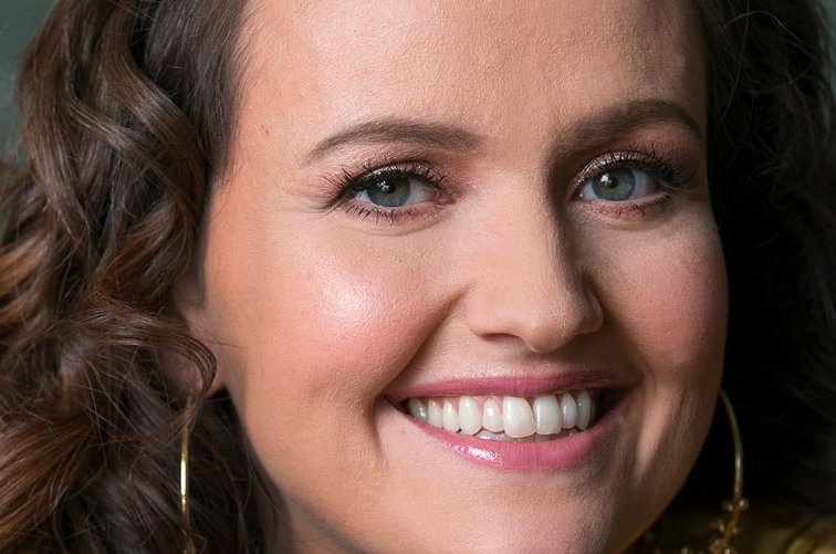 Ljúfir tónar Ragnheiðar Gröndal í frímínútum á föstudegi