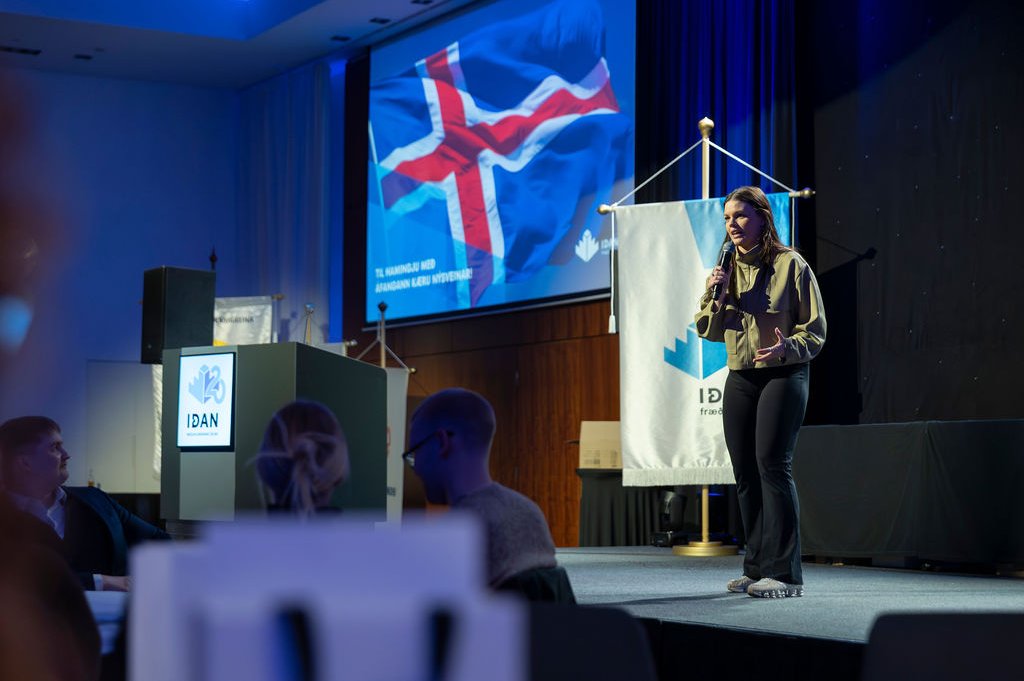 Nýsveinar í sex iðngreinum tóku á móti sveinsbréfum