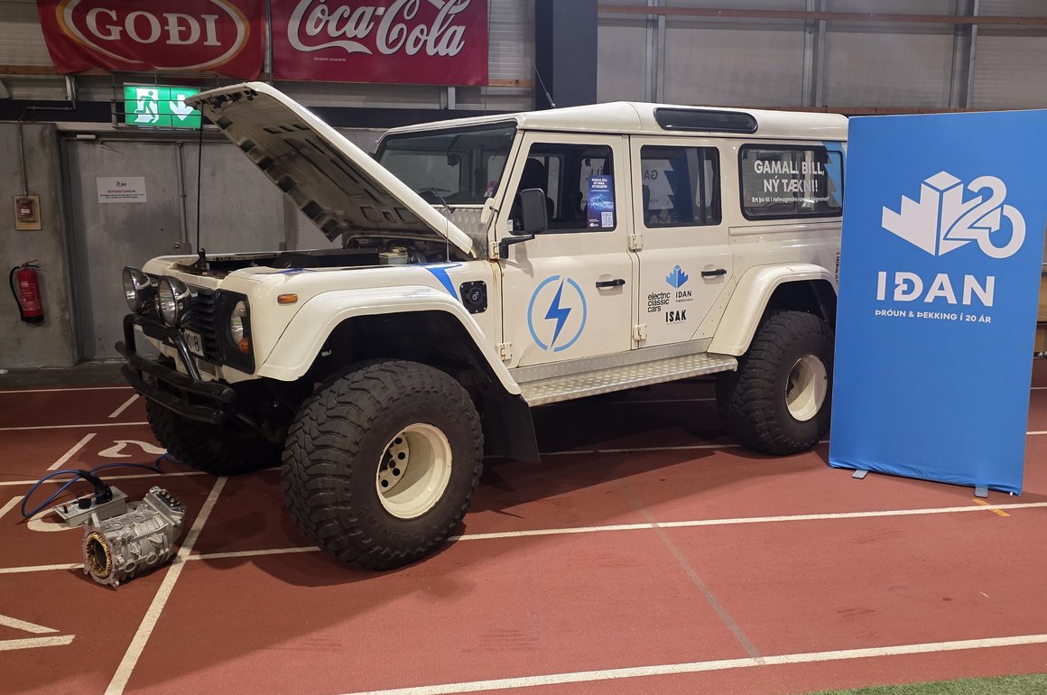 Rafvæddur Land Rover vakti athygli á Bíladögum á Akureyri