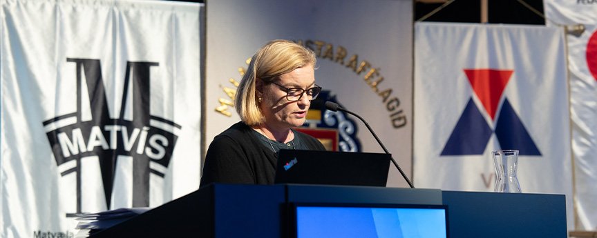 Nýsveinar taka á móti sveinsbréfum