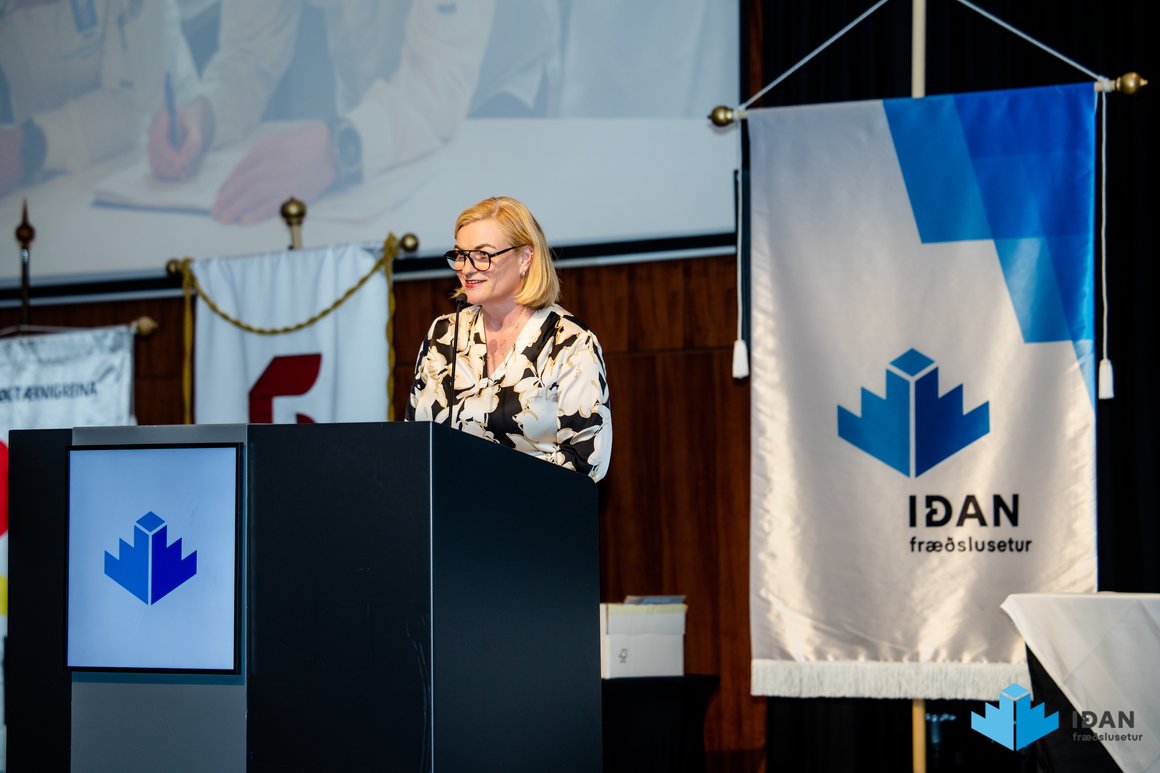 Hátíðleg stund þegar sveinsbréf voru afhent